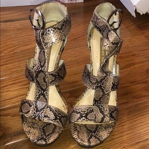 Women’s size 7 heels